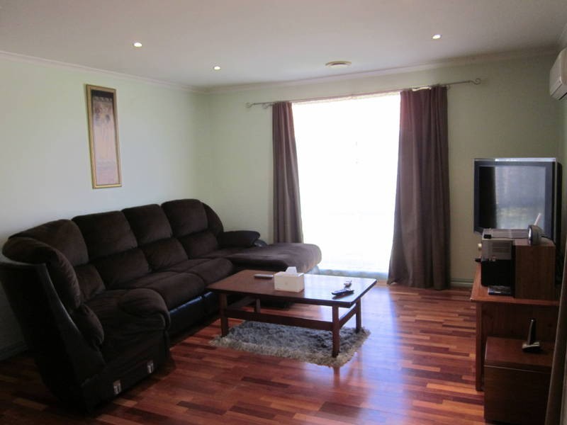 20 Bradley Drive, Hillside VIC 3037