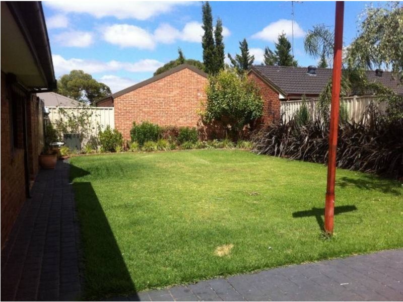 4 Rutherglen Way, Taylors Lakes VIC 3038