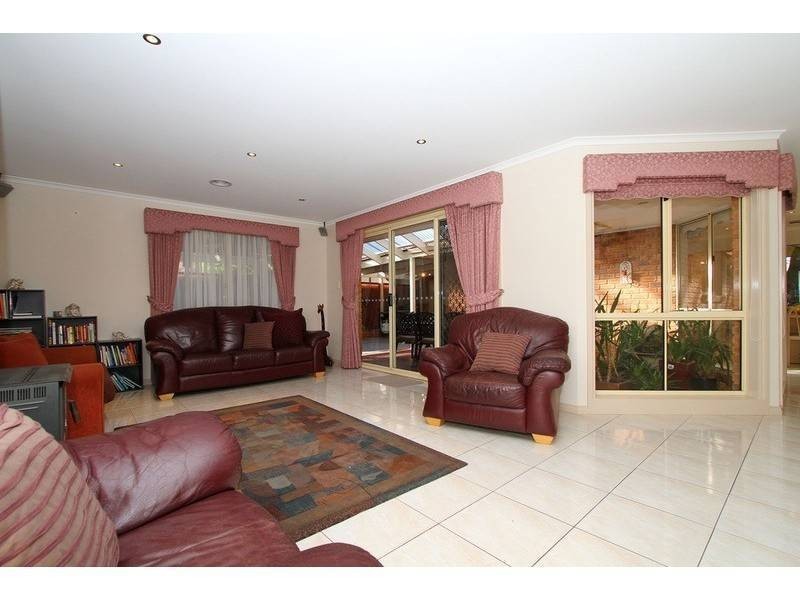 3  Camelot Place, Hillside VIC 3037