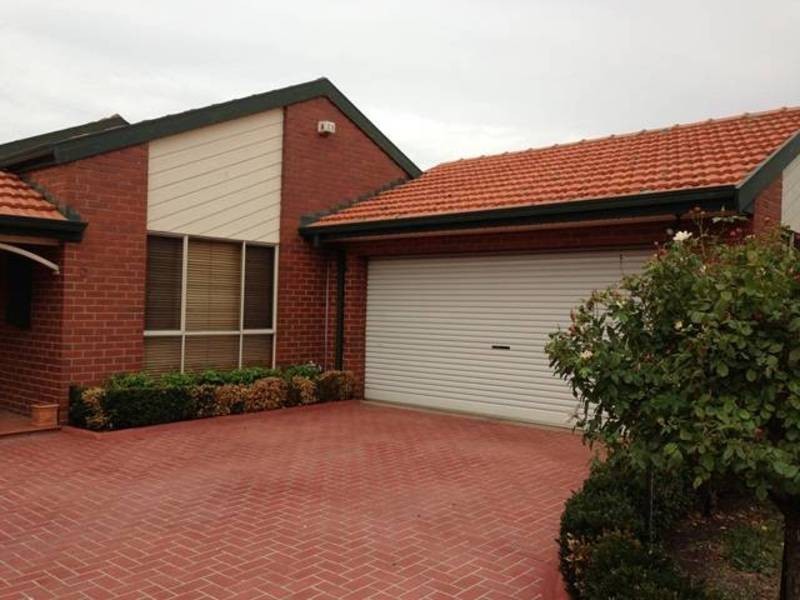 5 Parrakeet  Court, Taylors Lakes VIC 3038