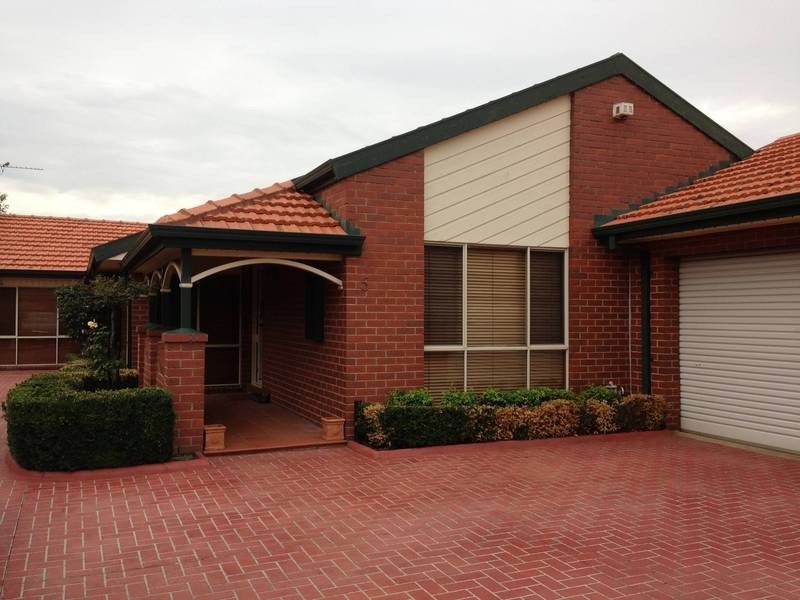 5 Parrakeet  Court, Taylors Lakes VIC 3038