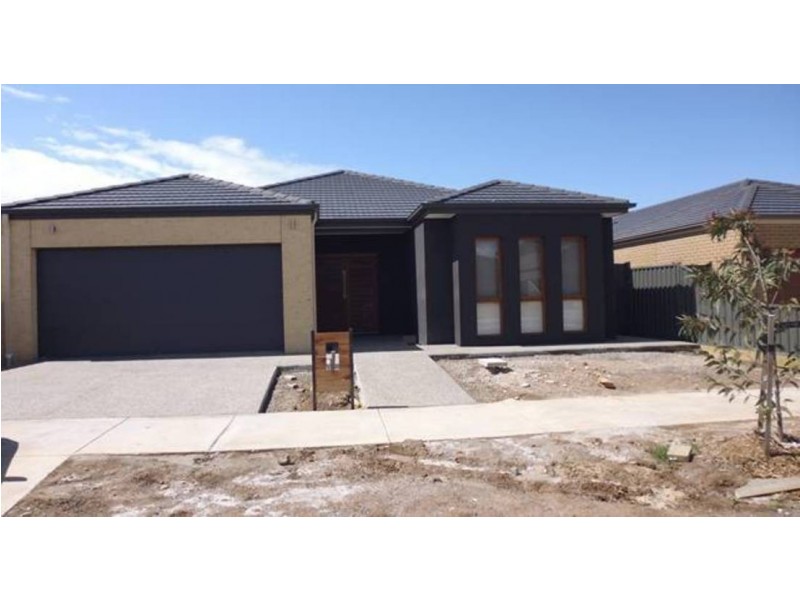 4  Riviera Drive, Hillside VIC 3037