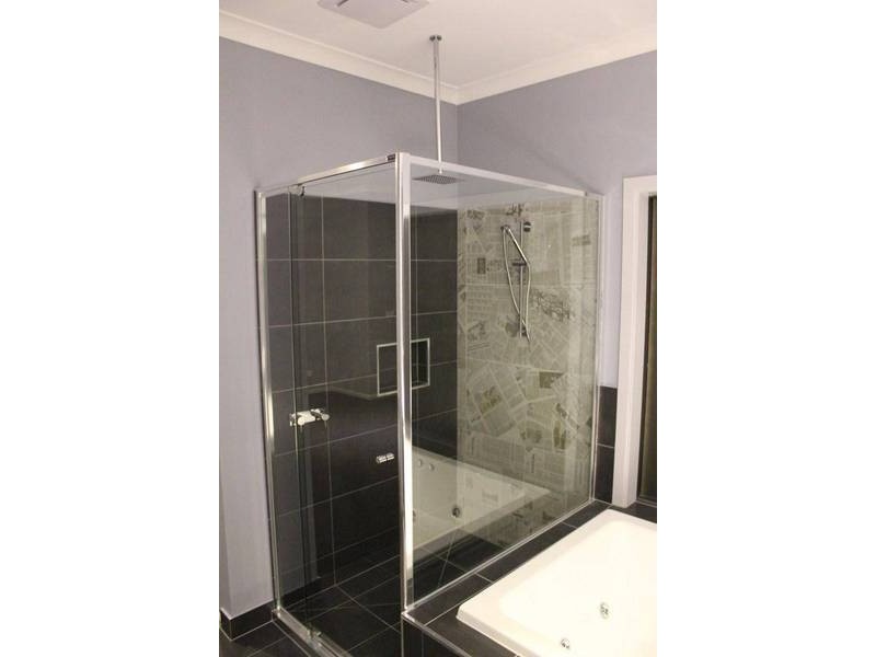 4  Riviera Drive, Hillside VIC 3037