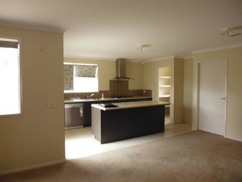 14 Synergy Court, Taylors Hill VIC 3037