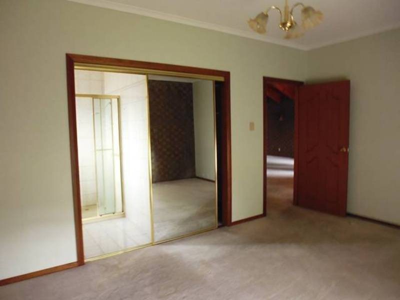 71 Parmelia Drive, Taylors Lakes VIC 3038