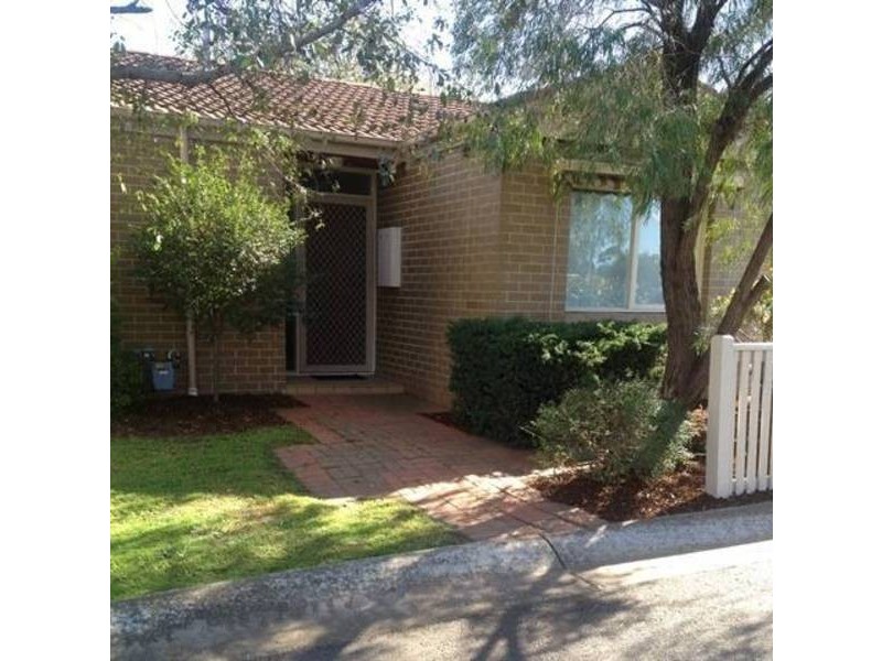 32  Village Avenue, Taylors Lakes VIC 3038