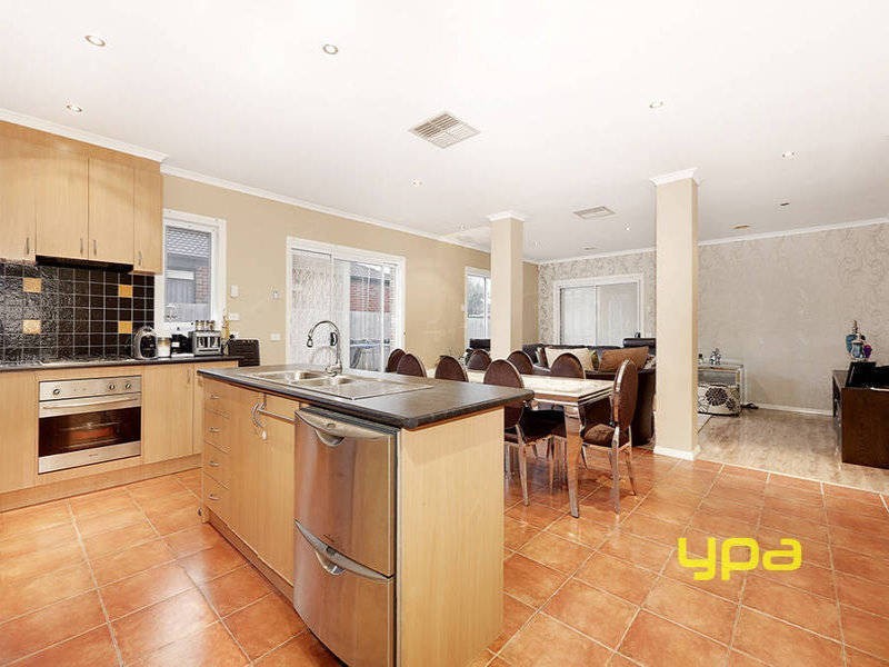 26 Glenelg Boulevard, Taylors Hill VIC 3037