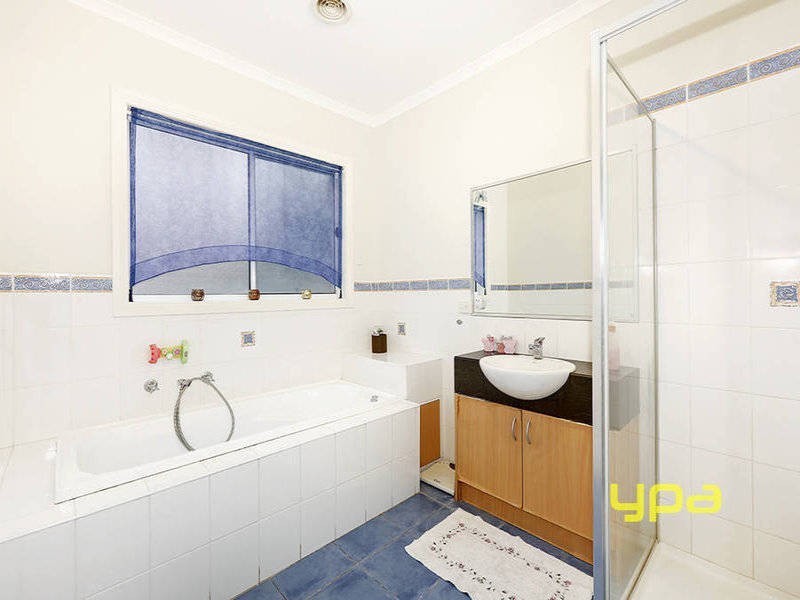 26 Glenelg Boulevard, Taylors Hill VIC 3037