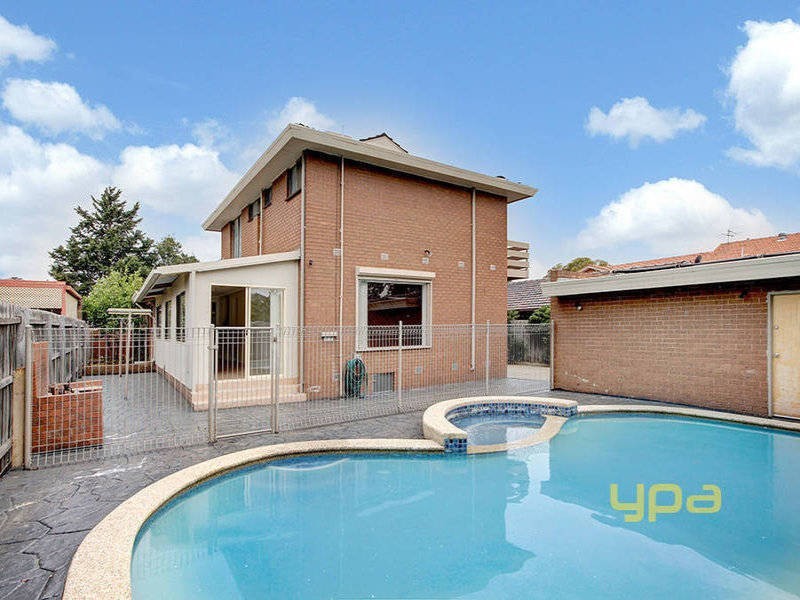 20 Akma Court, Taylors Lakes VIC 3038