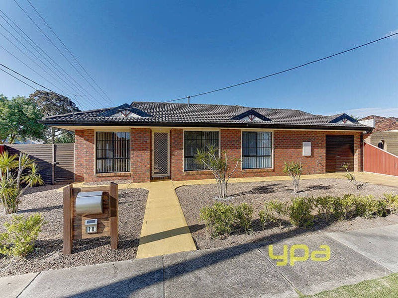 18 Adelaide Street, St Albans VIC 3021