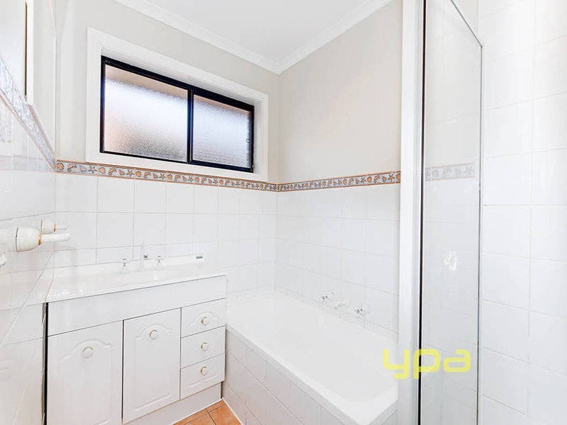 18 Adelaide Street, St Albans VIC 3021