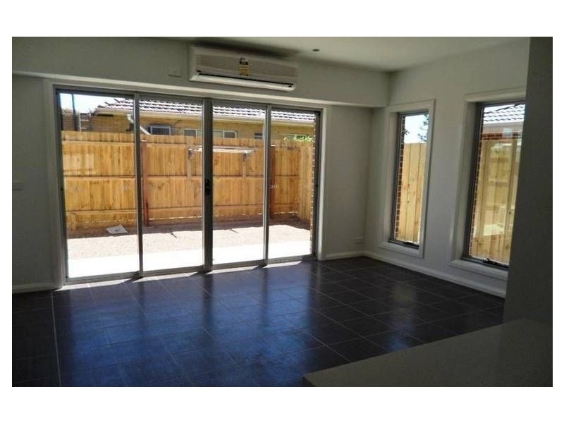 2/537 Melton Highway, Sydenham VIC 3037