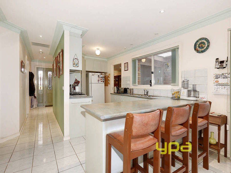 9 Streeton Court, Taylors Lakes VIC 3038