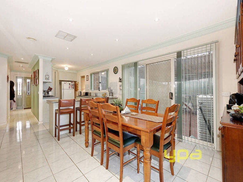 9 Streeton Court, Taylors Lakes VIC 3038