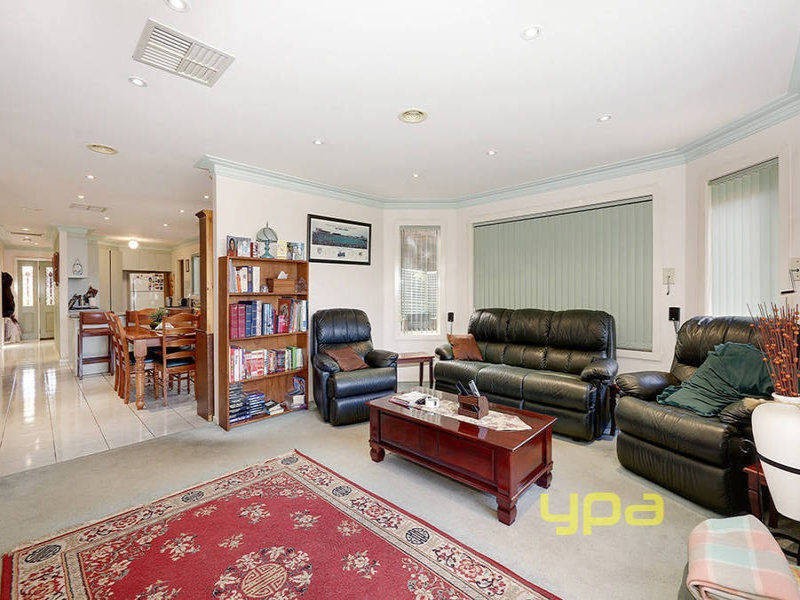 9 Streeton Court, Taylors Lakes VIC 3038