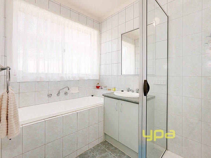 9 Streeton Court, Taylors Lakes VIC 3038