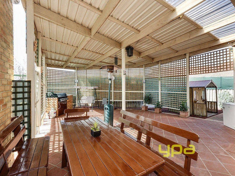 9 Streeton Court, Taylors Lakes VIC 3038