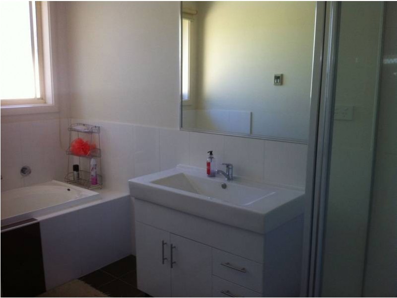 1A Andrew Road, St Albans VIC 3021