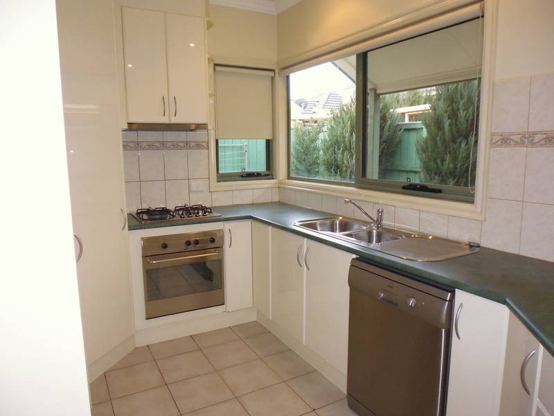 2/45 Wentworth Drive, Taylors Lakes VIC 3038