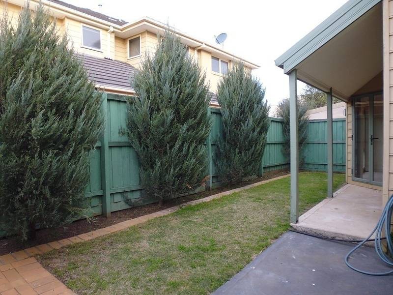 2/45 Wentworth Drive, Taylors Lakes VIC 3038