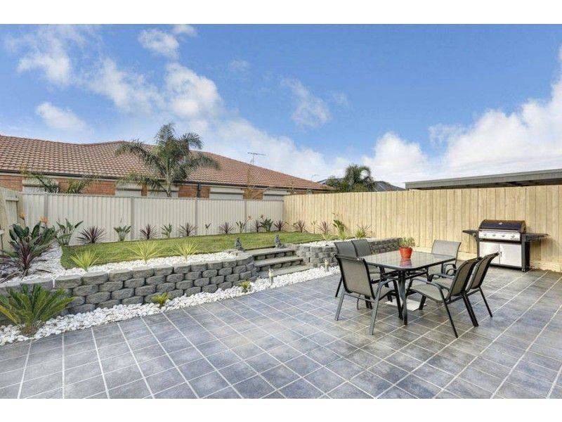 11 Lucas Terrace, Taylors Hill VIC 3037