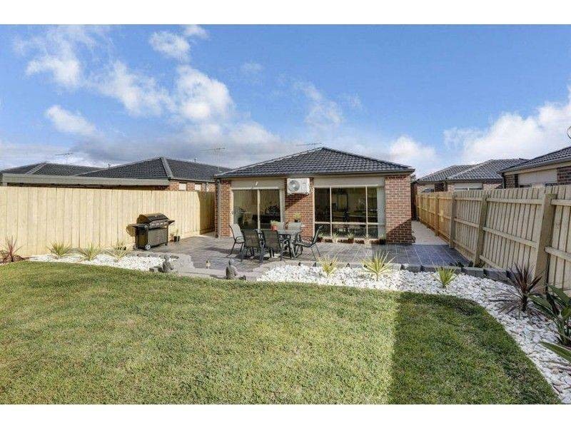 11 Lucas Terrace, Taylors Hill VIC 3037