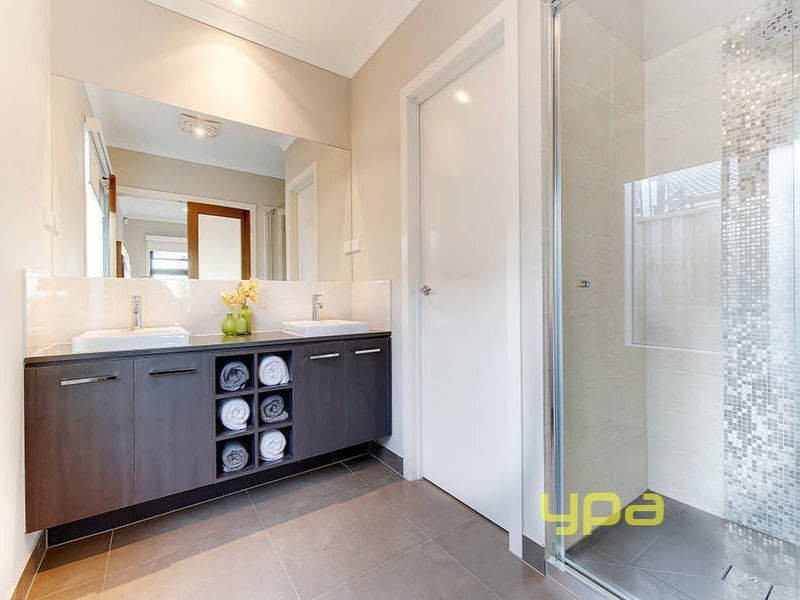 10 Roma Court, Taylors Hill VIC 3037