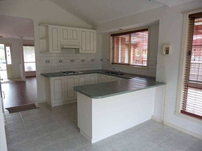 11 Hayfield Court, Sydenham VIC 3037