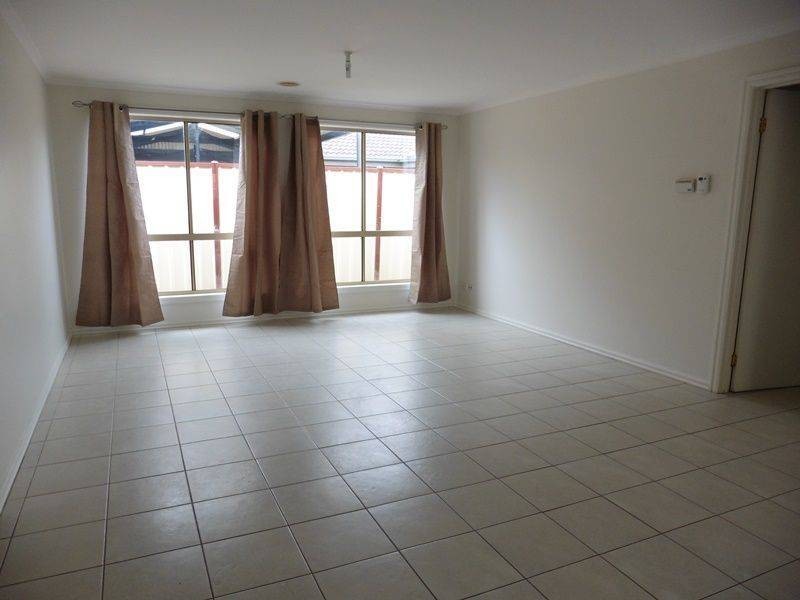 12 Tiffany Place, Sydenham VIC 3037