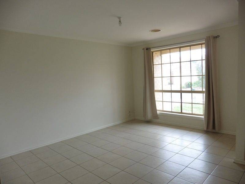 12 Tiffany Place, Sydenham VIC 3037