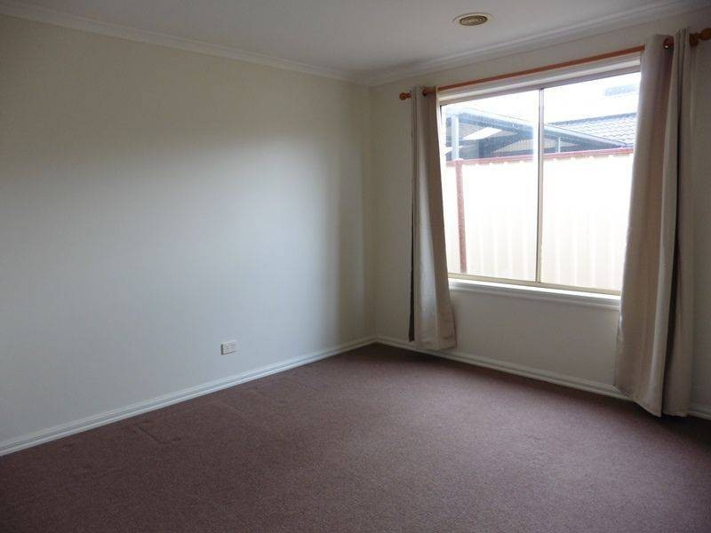 12 Tiffany Place, Sydenham VIC 3037