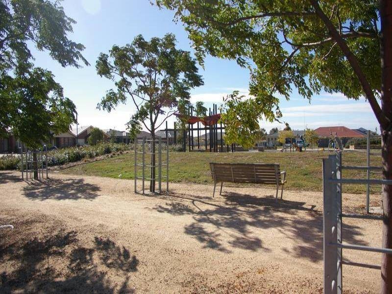 5 Hepburn Court, Taylors Hill VIC 3037