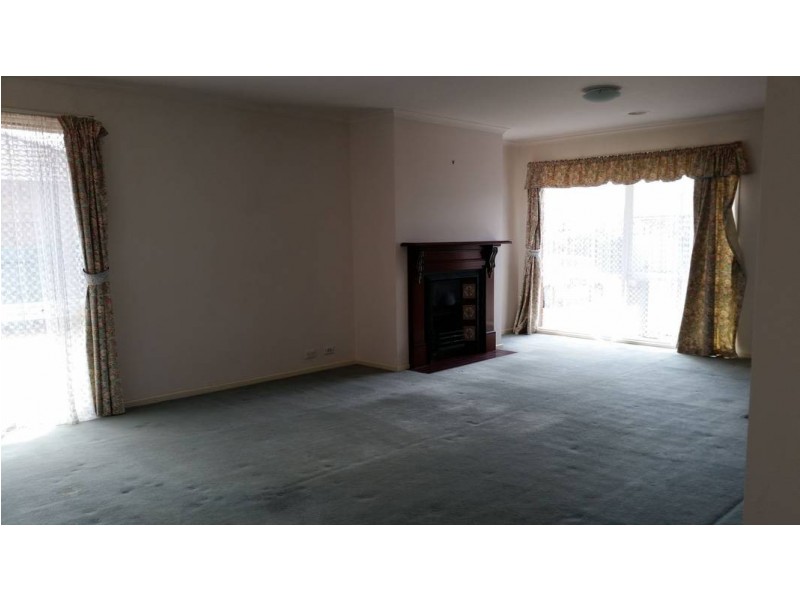 12 Fergus Court, Sydenham VIC 3037