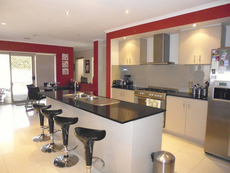 3 Carisbrook Court, Taylors Hill VIC 3037