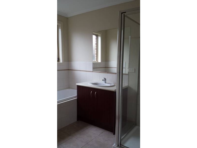 12 Lancely Green, Caroline Springs VIC 3023