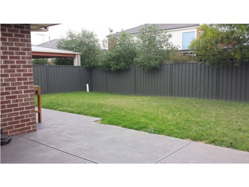 12 Lancely Green, Caroline Springs VIC 3023