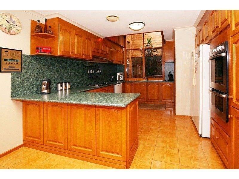 5 Parrakeet Court, Taylors Lakes VIC 3038