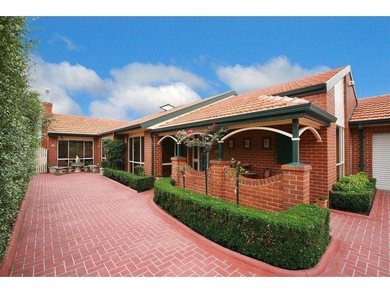 5 Parrakeet Court, Taylors Lakes VIC 3038