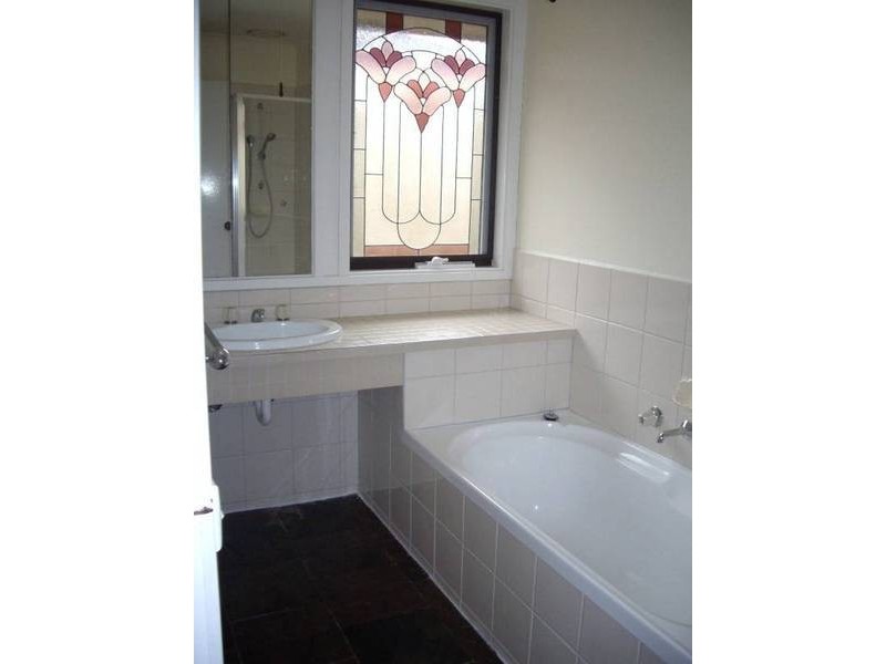 11 Chichester Drive, Taylors Lakes VIC 3038