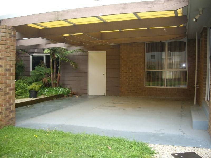 11 Chichester Drive, Taylors Lakes VIC 3038