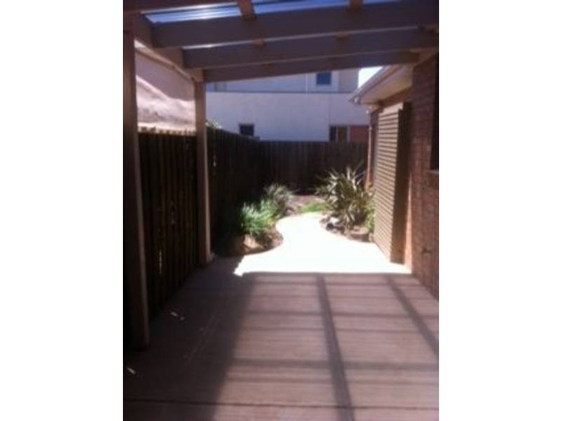 2/36 Hannah Avenue, Hillside VIC 3037