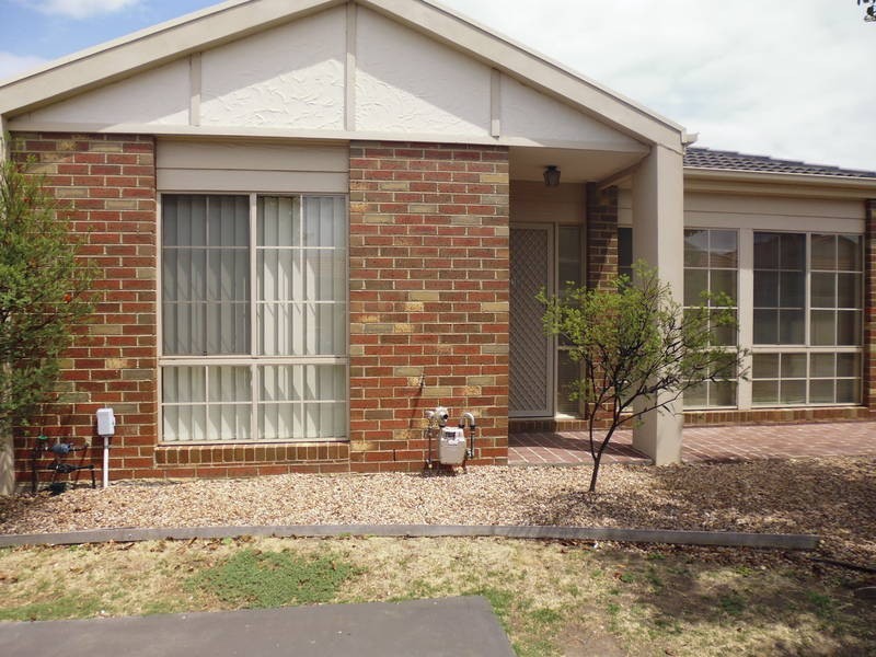 10/12-32  Pecks Road, Sydenham VIC 3037