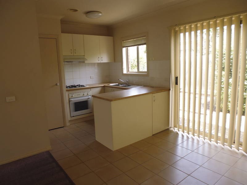 10/12-32  Pecks Road, Sydenham VIC 3037