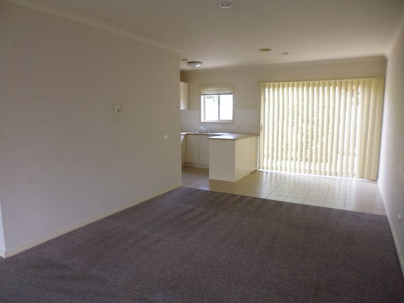 10/12-32  Pecks Road, Sydenham VIC 3037