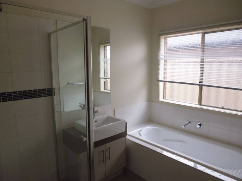 Caroline Springs VIC 3023