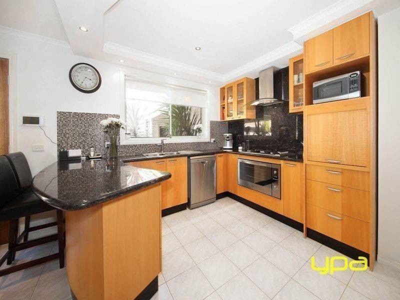 4 Hailey Court, Taylors Lakes VIC 3038