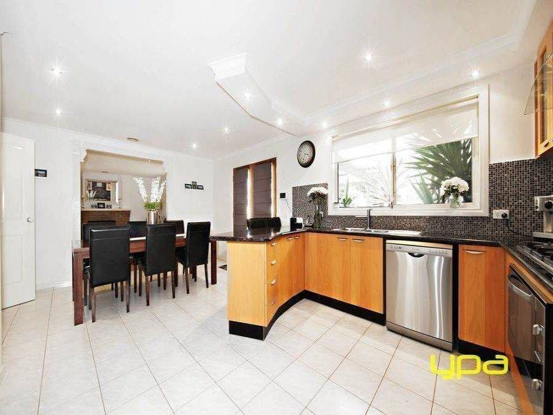 4 Hailey Court, Taylors Lakes VIC 3038