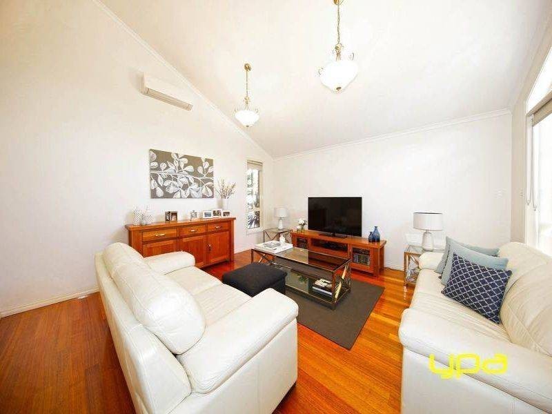 4 Hailey Court, Taylors Lakes VIC 3038