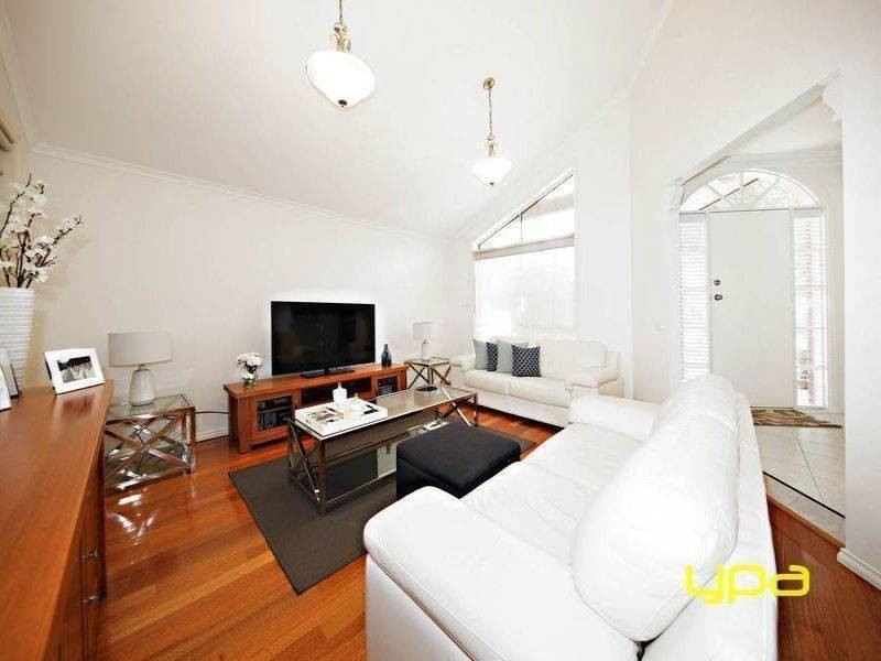 4 Hailey Court, Taylors Lakes VIC 3038