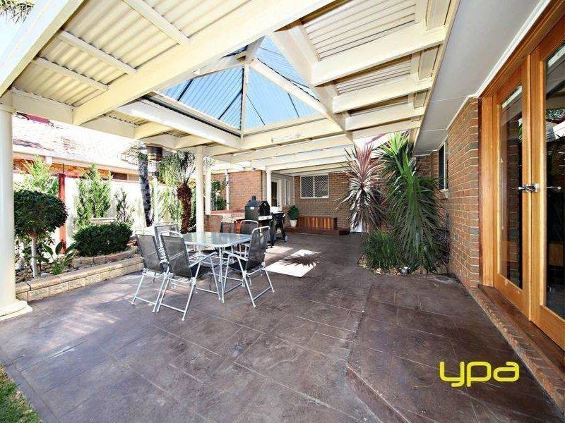 4 Hailey Court, Taylors Lakes VIC 3038